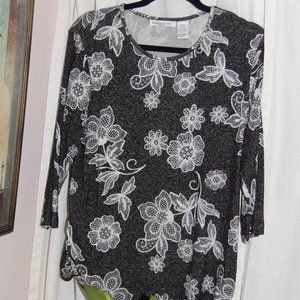 Dark grey and white, 3/4 length sleeve top